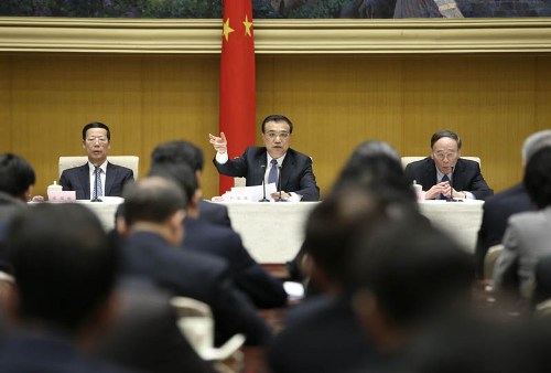 李克強(qiáng)：削減行政審批事項(xiàng)　保留安全環(huán)保