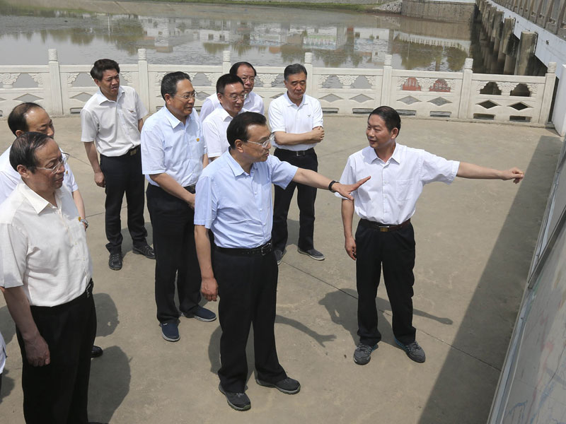 一定要把保障人民生命和財產(chǎn)安全放在第一位